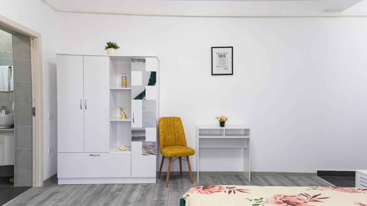 Appartamento Nina House Târgu Jiu Esterno foto