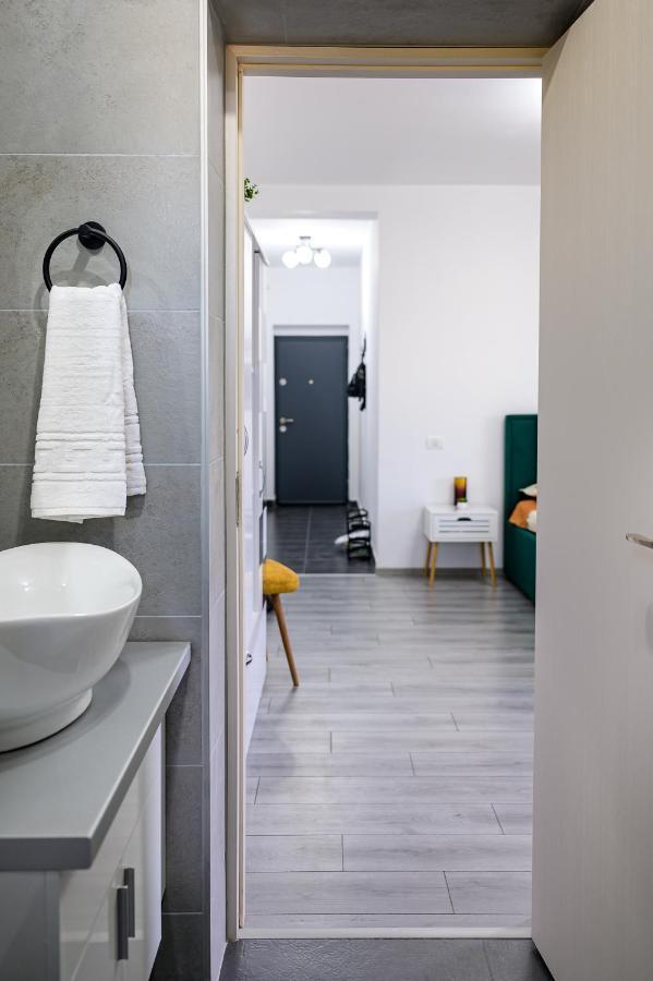 Appartamento Nina House Târgu Jiu Esterno foto