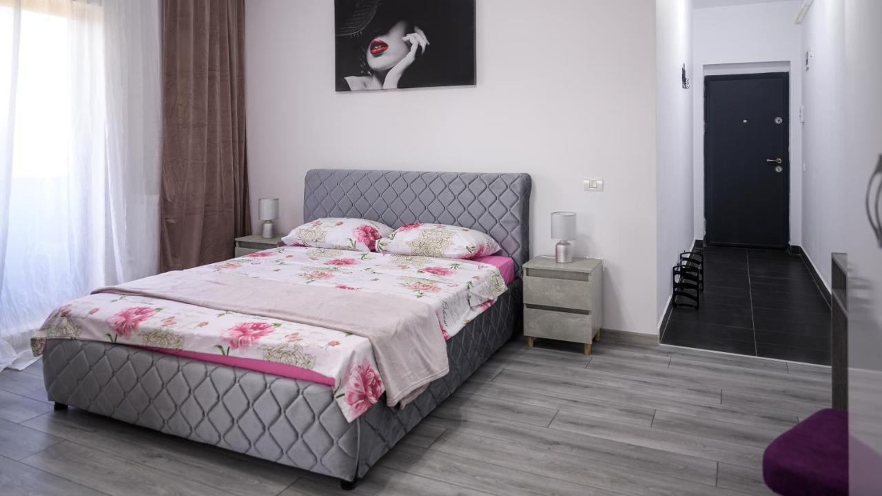 Appartamento Nina House Târgu Jiu Esterno foto