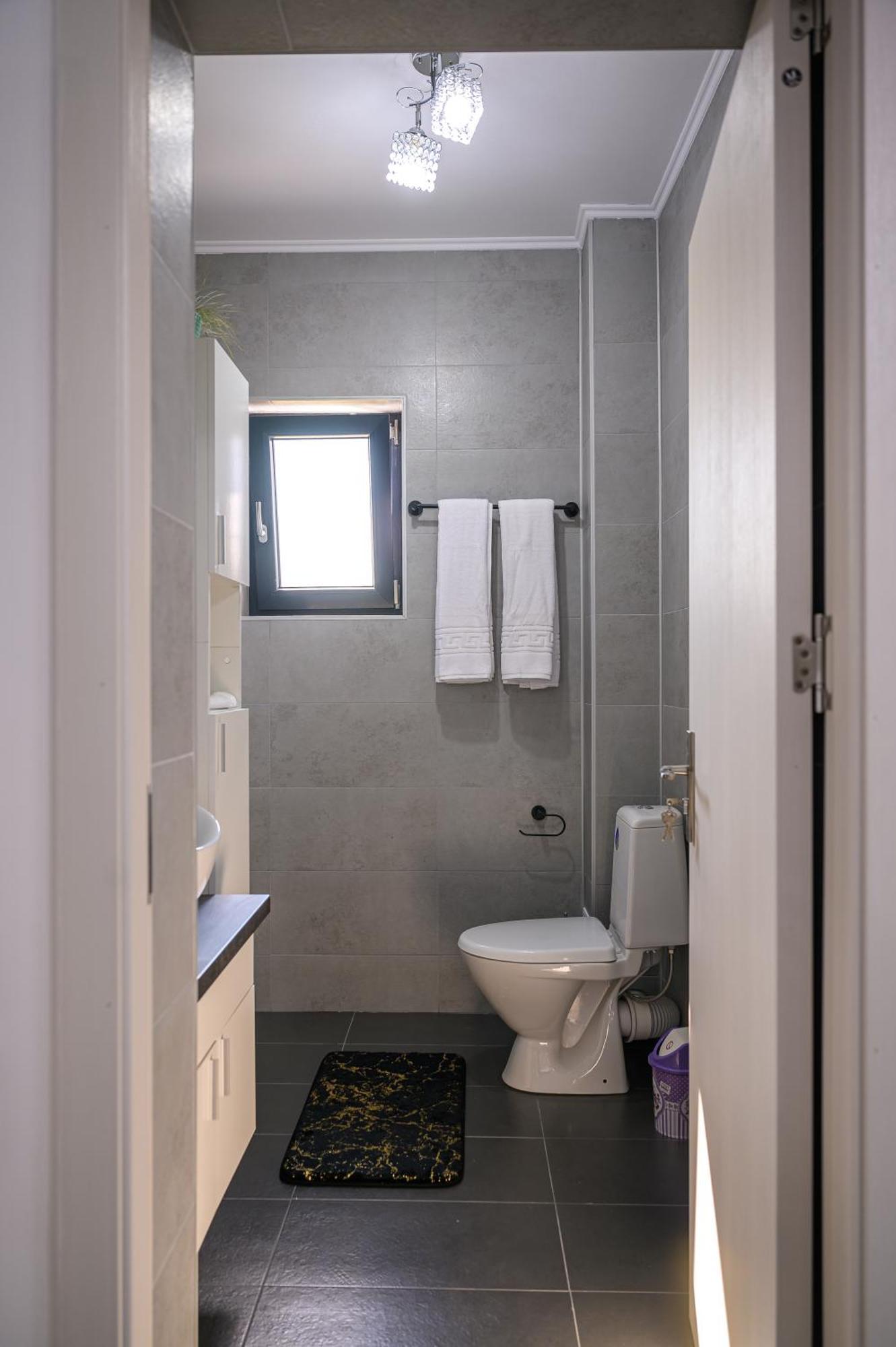 Appartamento Nina House Târgu Jiu Esterno foto